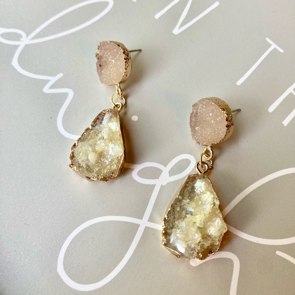 Champagne Gold Irregular Cluster Resin Earrings - Picture 6 of 6